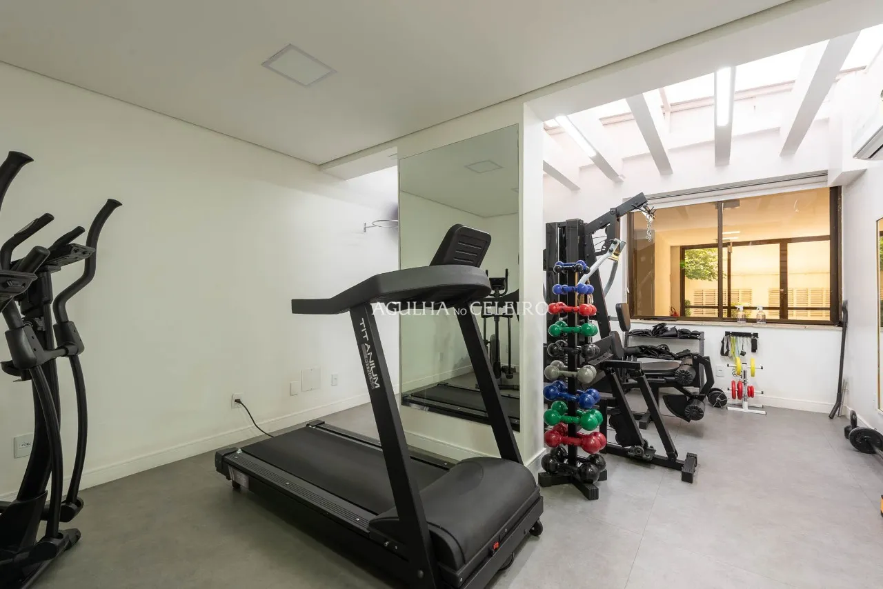 Apartamento iluminado, charmoso e a poucos metros do Parque do Povo. – AP4459