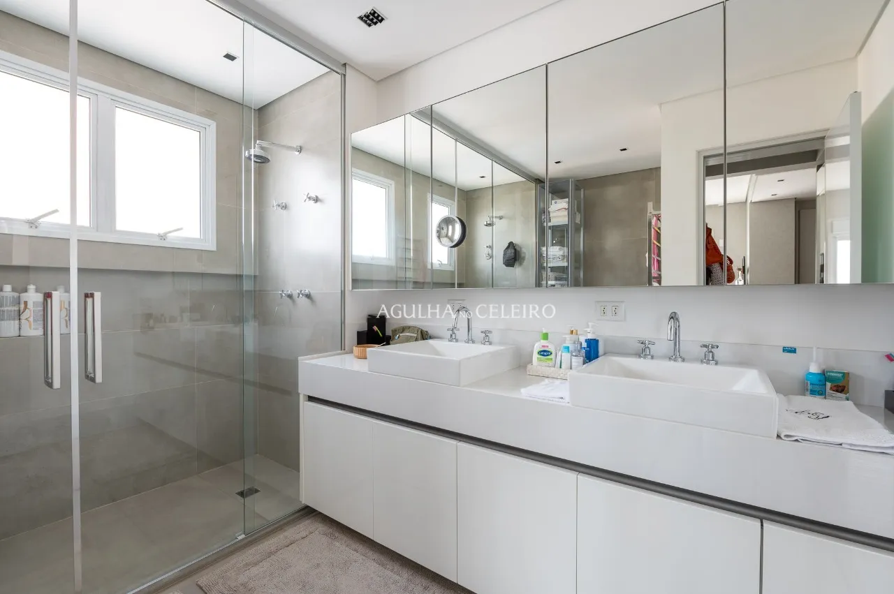 Combinação perfeita entre elegância e praticidade em condomínio cobiçado com quadra de tênis em Moema – AP5716