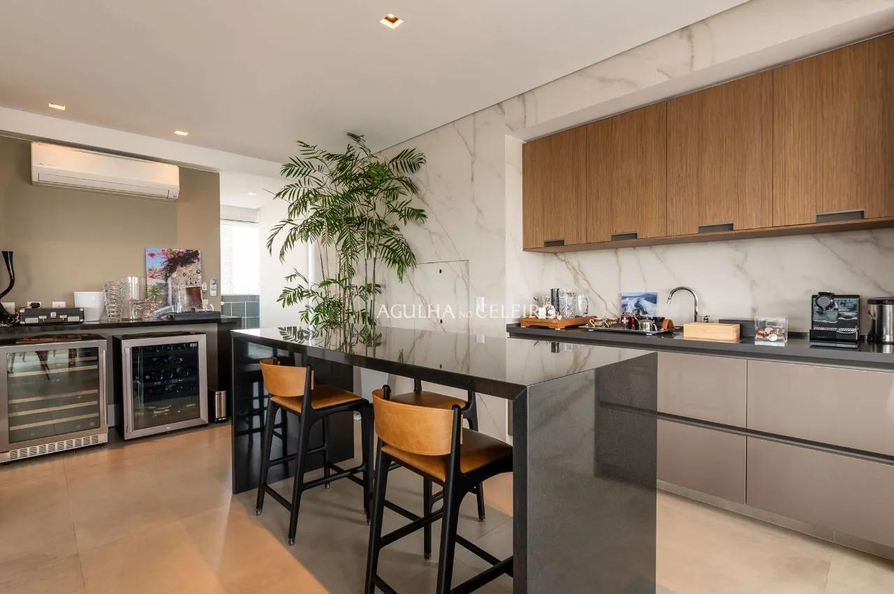 Combinação perfeita entre elegância e praticidade em condomínio cobiçado com quadra de tênis em Moema – AP5716