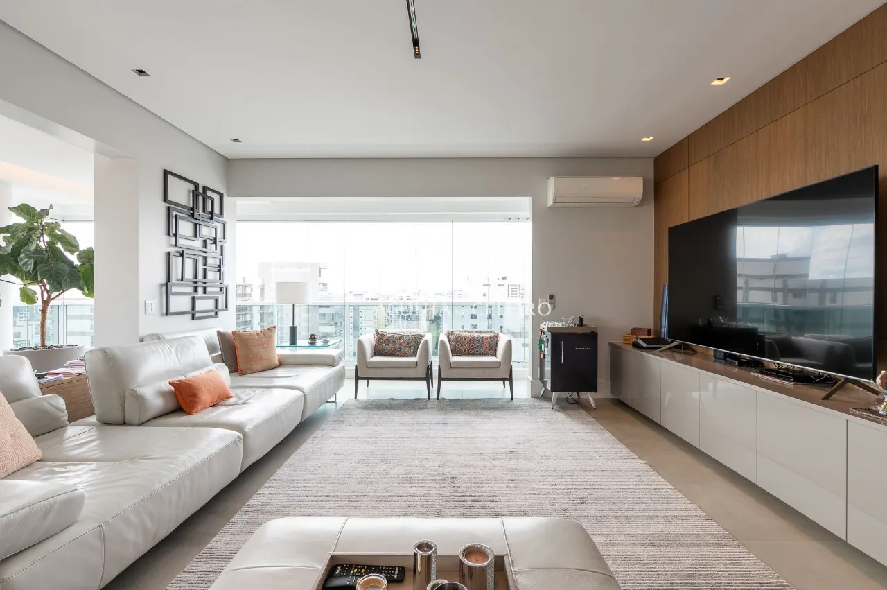 Combinação perfeita entre elegância e praticidade em condomínio cobiçado com quadra de tênis em Moema – AP5716