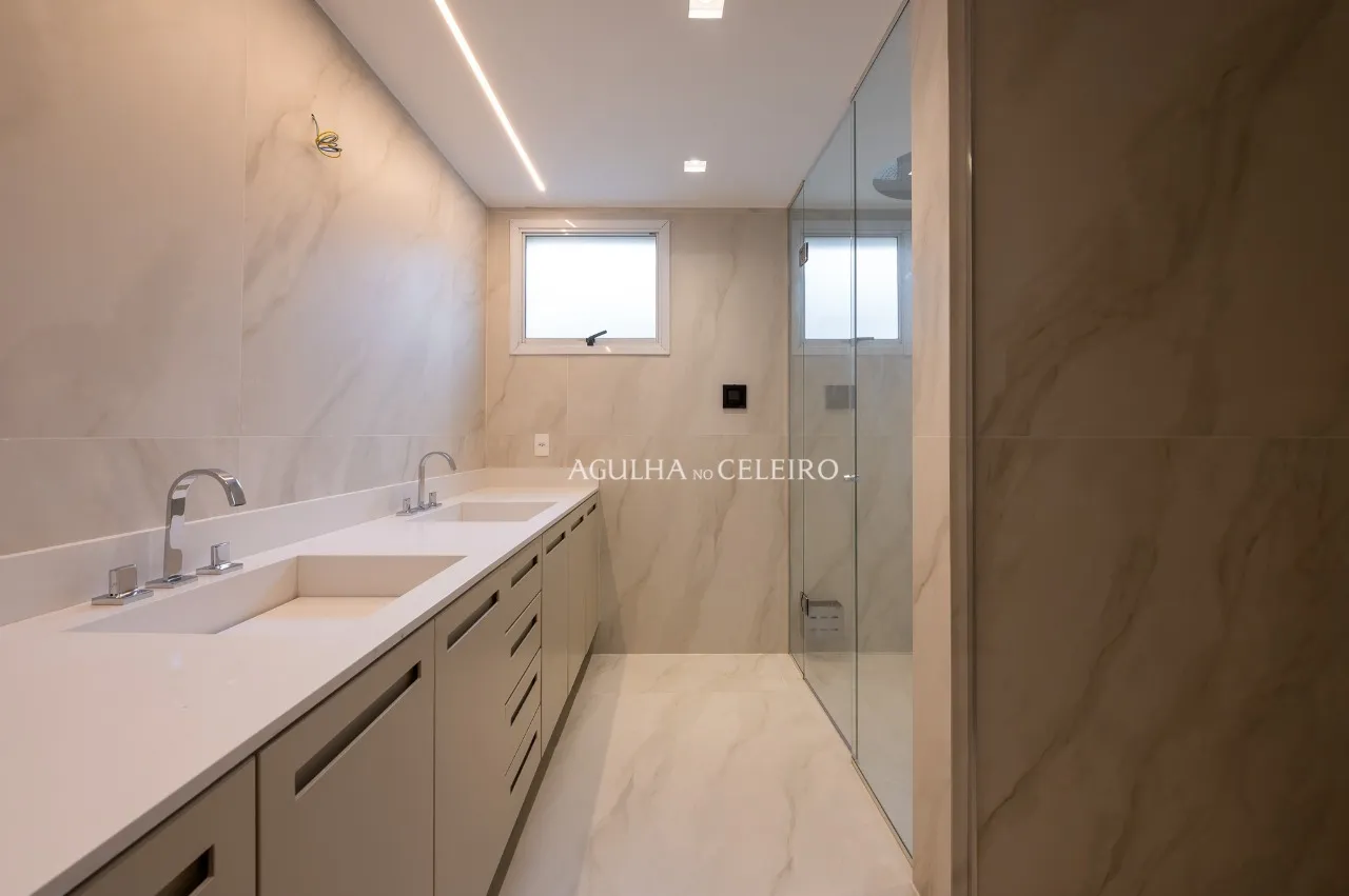 Itaim Bibi | Recém-reformado, com varanda generosa e lazer completo para viver bem – AP8593