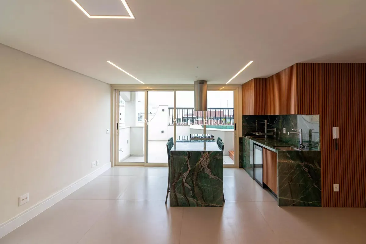 A cobertura dos seus sonhos com vista permanente à venda em Moema. – CO0684