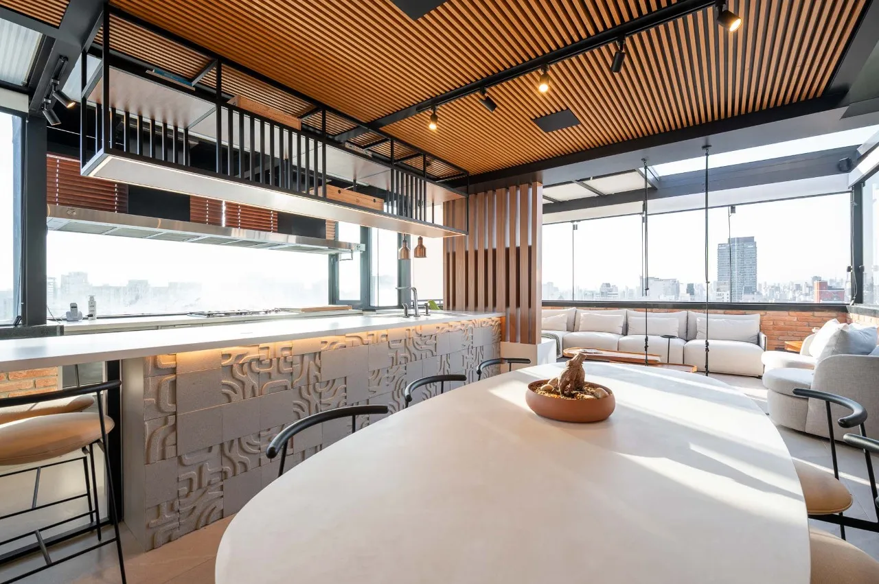 Cobertura reformada, mobiliada e com vista de tirar o fôlego à venda no Itaim Bibi. – CO0906