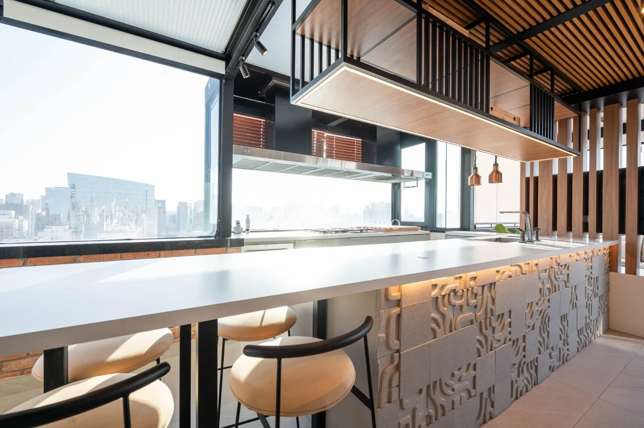 Cobertura reformada, mobiliada e com vista de tirar o fôlego à venda no Itaim Bibi. – CO0906