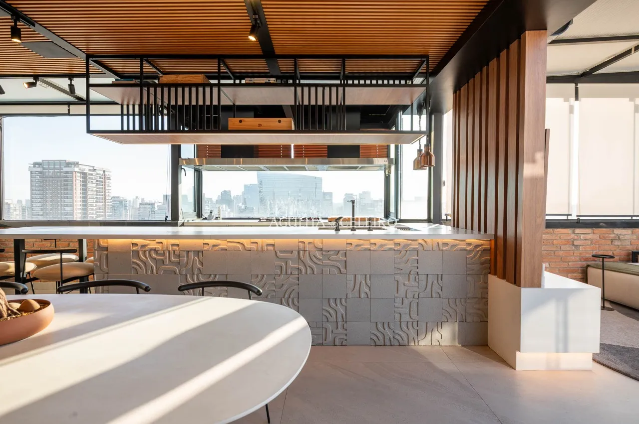 Cobertura reformada, mobiliada e com vista de tirar o fôlego à venda no Itaim Bibi. – CO0906