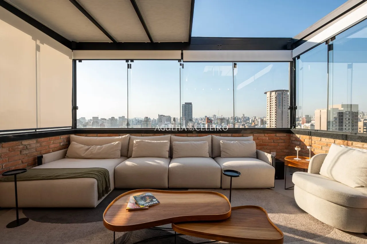 Cobertura reformada, mobiliada e com vista de tirar o fôlego à venda no Itaim Bibi. – CO0906