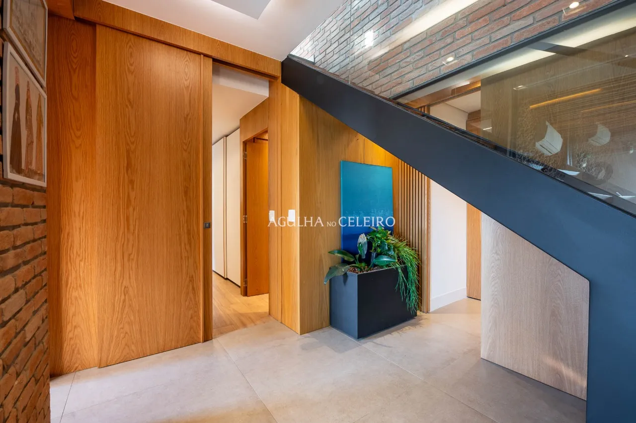 Cobertura reformada, mobiliada e com vista de tirar o fôlego à venda no Itaim Bibi. – CO0906