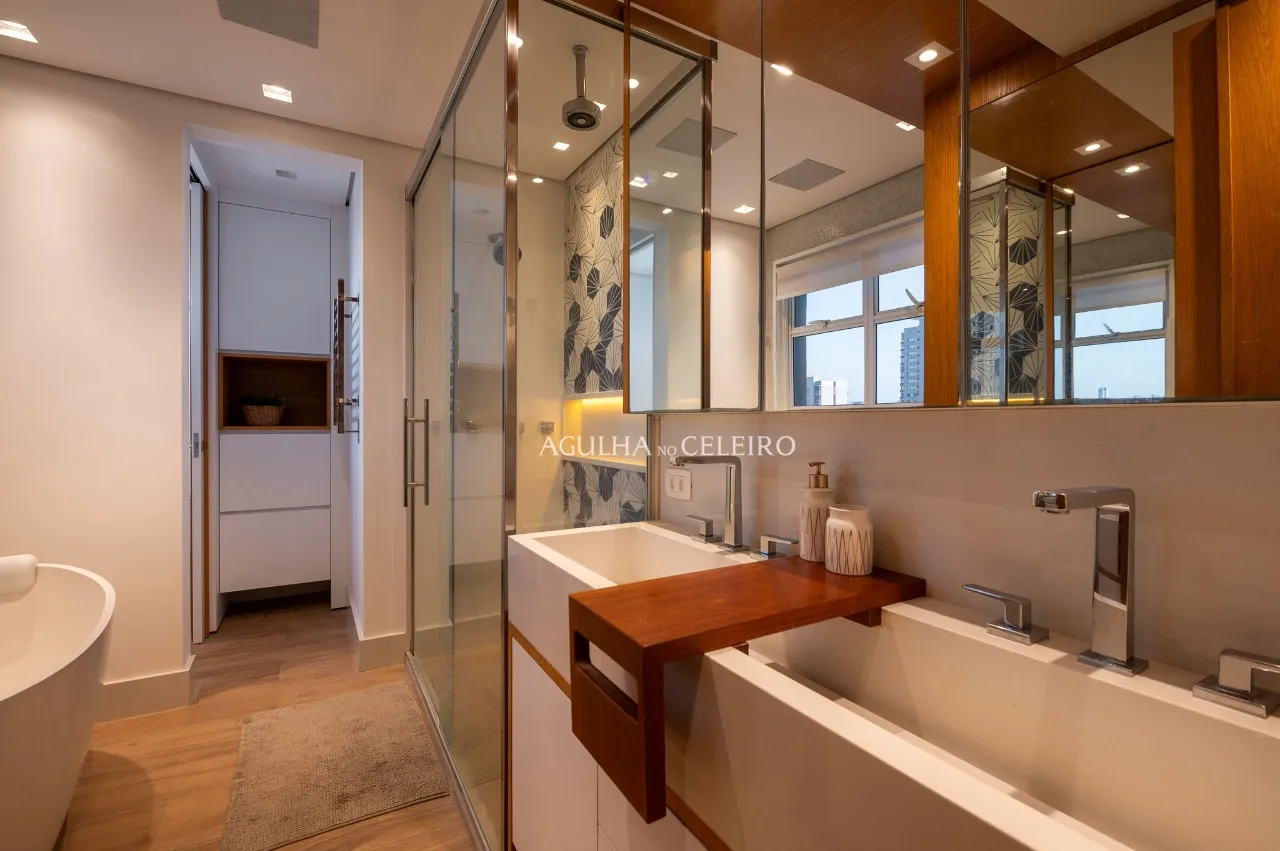 Cobertura reformada, mobiliada e com vista de tirar o fôlego à venda no Itaim Bibi. – CO0906