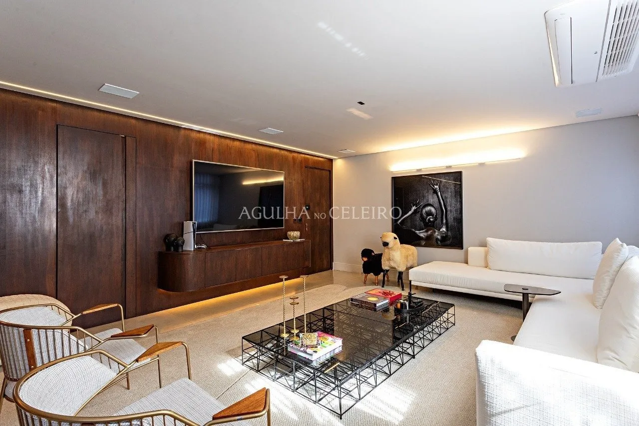 Apartamento reformado em excelente localização. – 17142