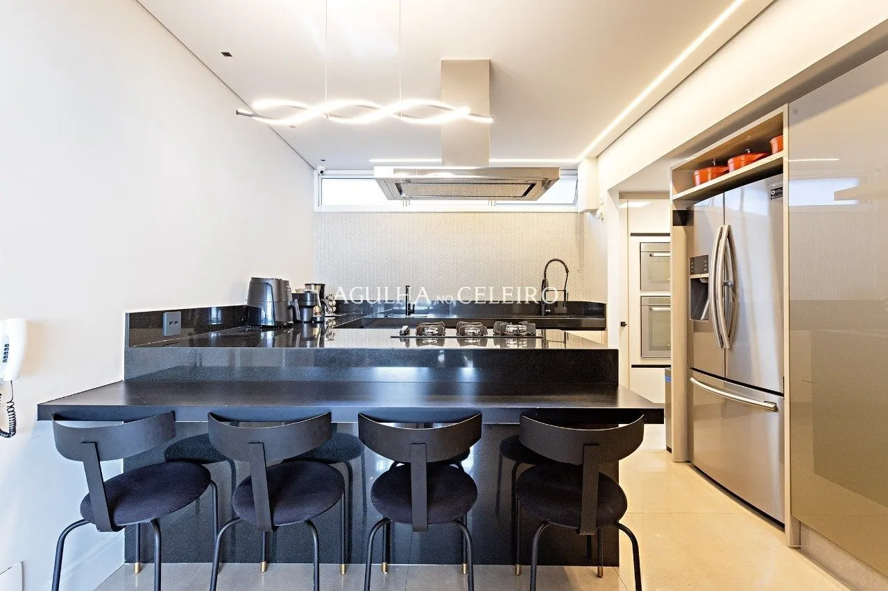 Apartamento reformado em excelente localização. – 17142