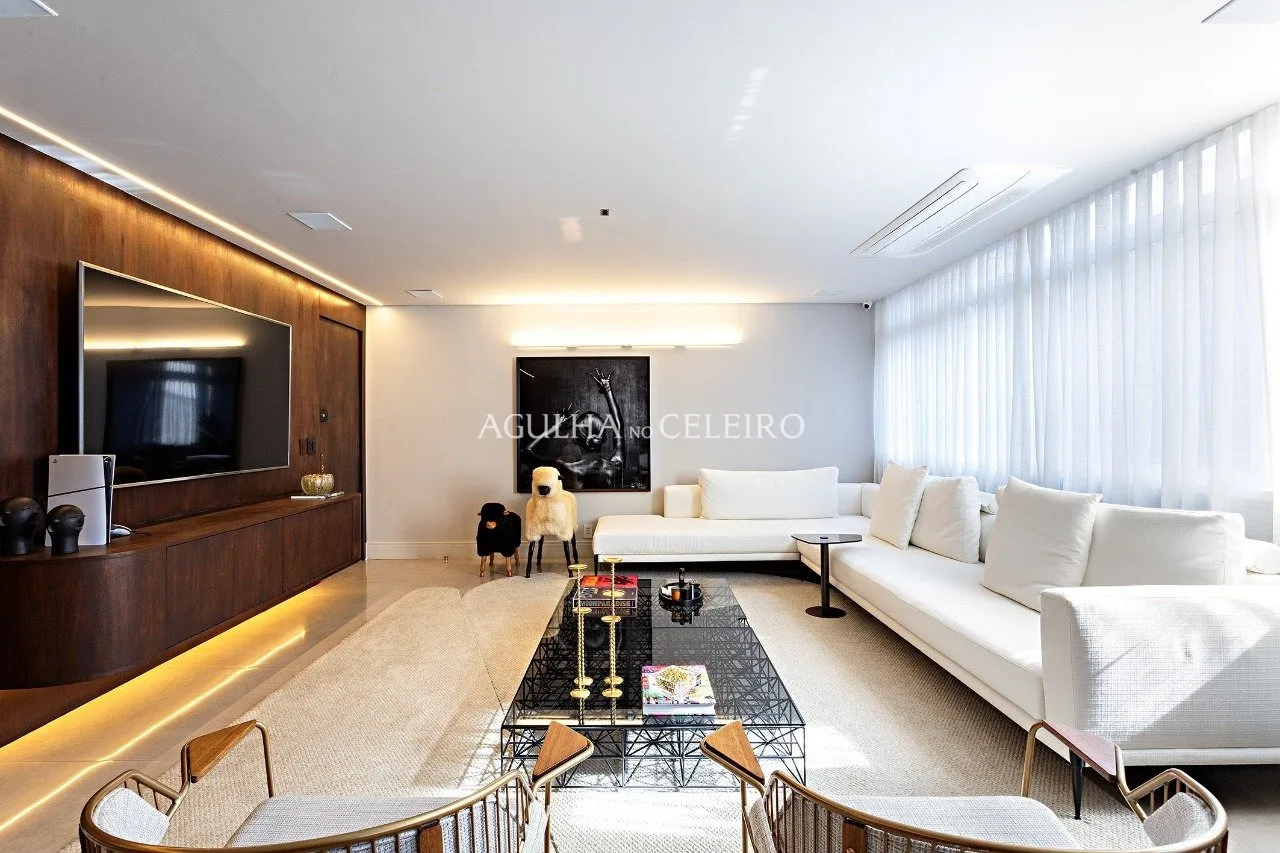 Apartamento reformado em excelente localização. – 17142