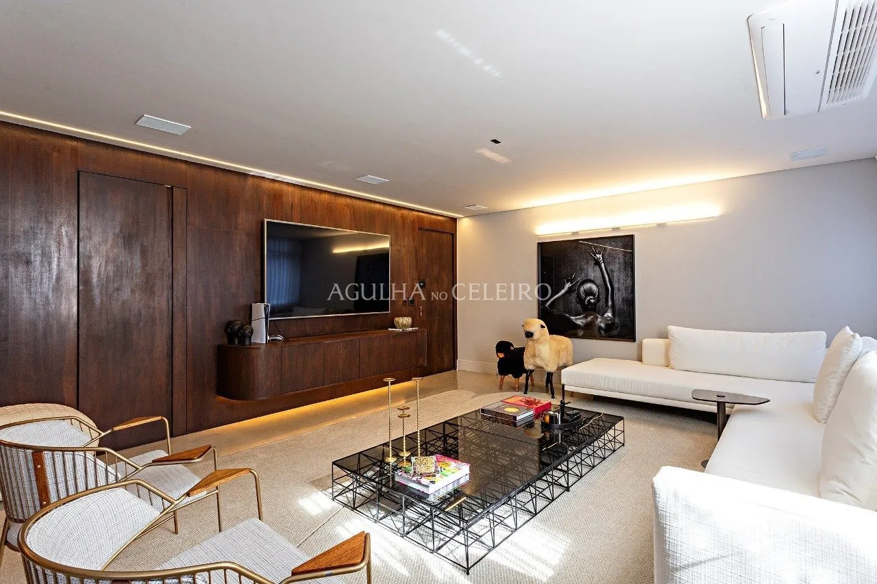 Apartamento reformado em excelente localização. – 17142