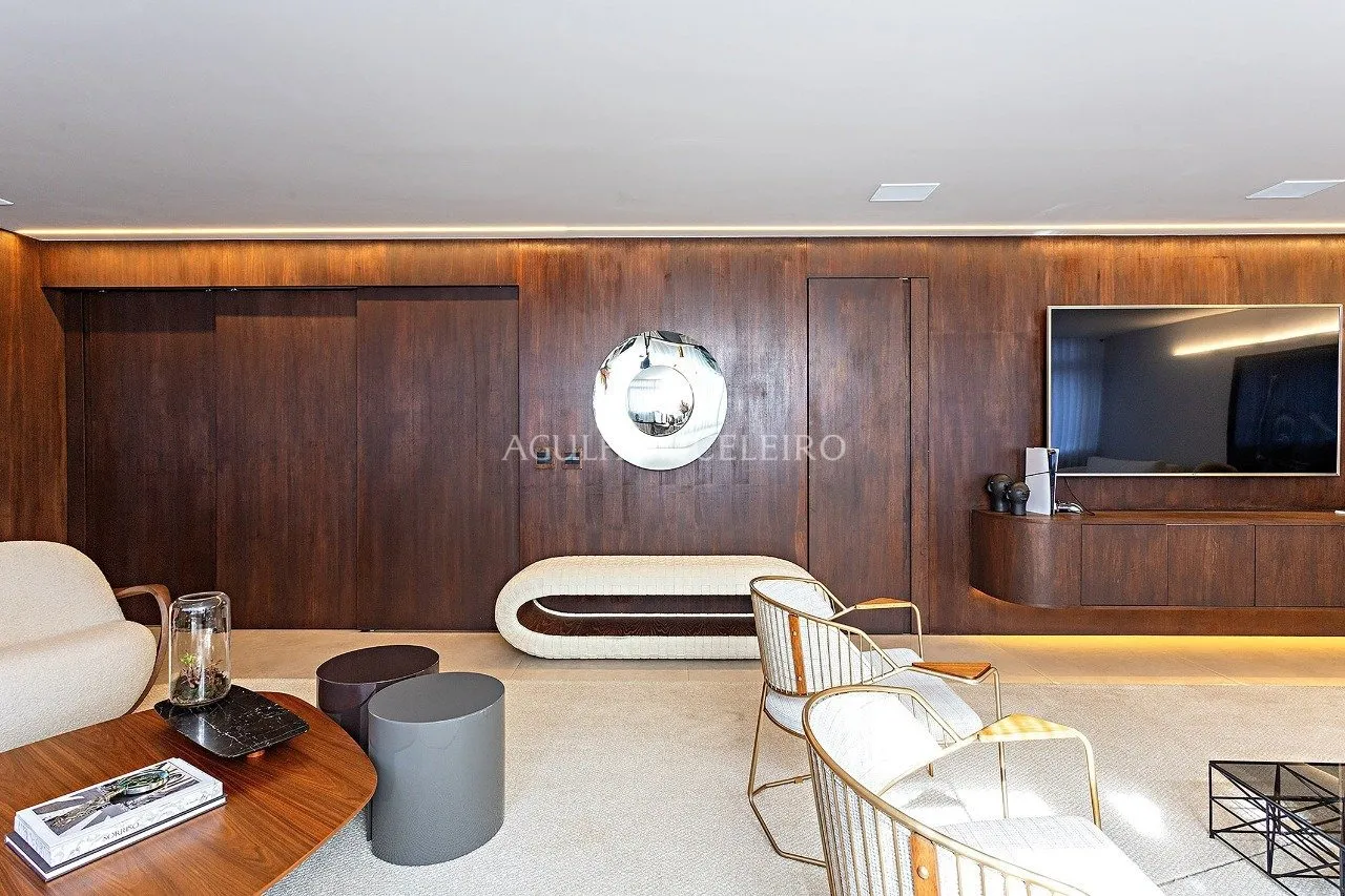 Apartamento reformado em excelente localização. – 17142