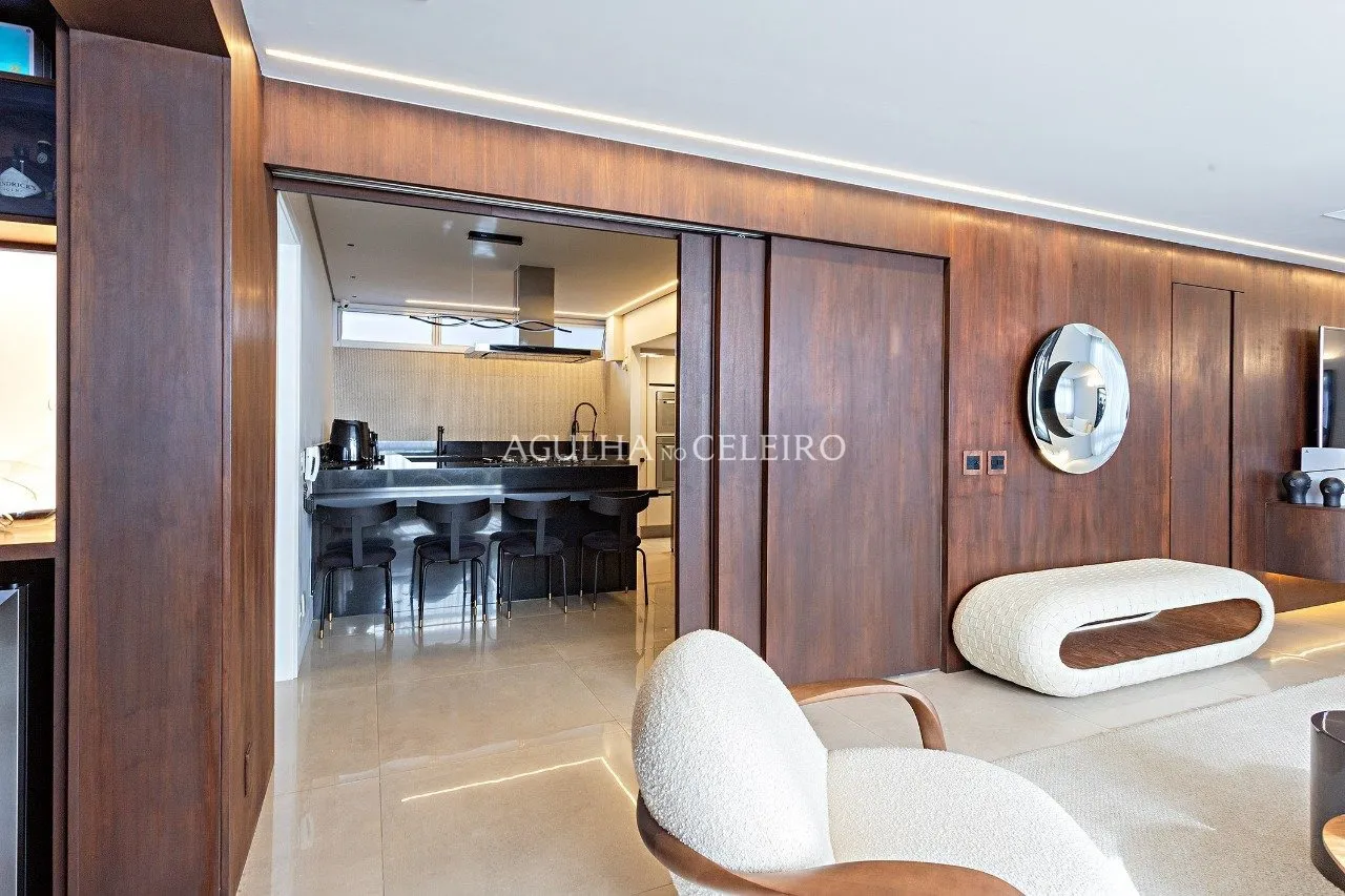 Apartamento reformado em excelente localização. – 17142