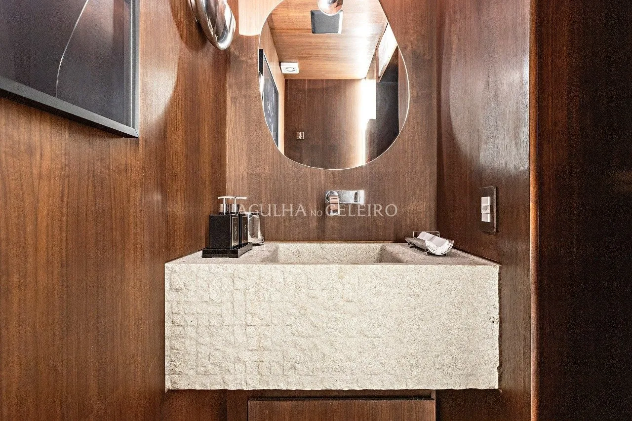 Apartamento reformado em excelente localização. – 17142