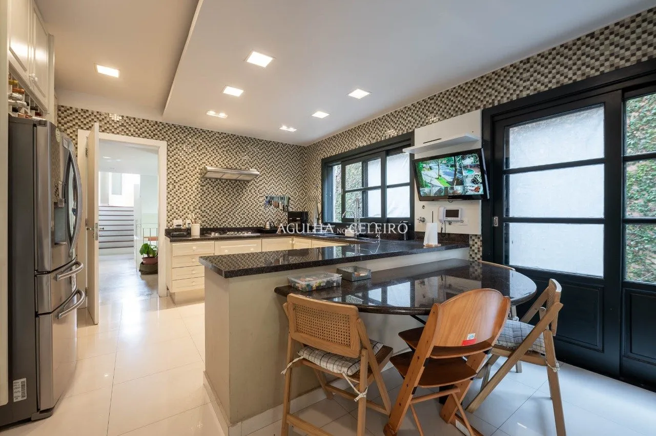 A casa perfeita para famílias com filhos nas melhores escolas do Alto de Pinheiros. – 20047