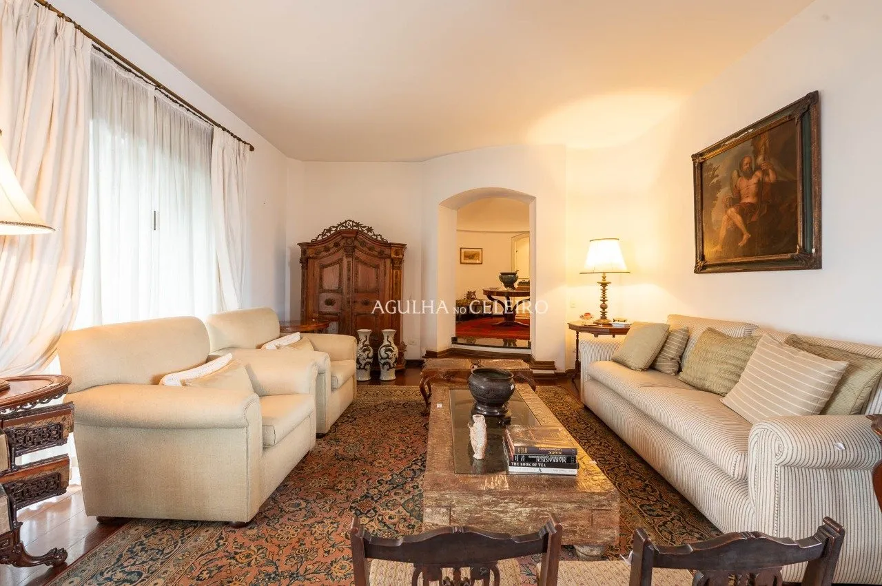 Apartamento amplo e com varanda para reforma na melhor rua do Jardim Paulista – 21158