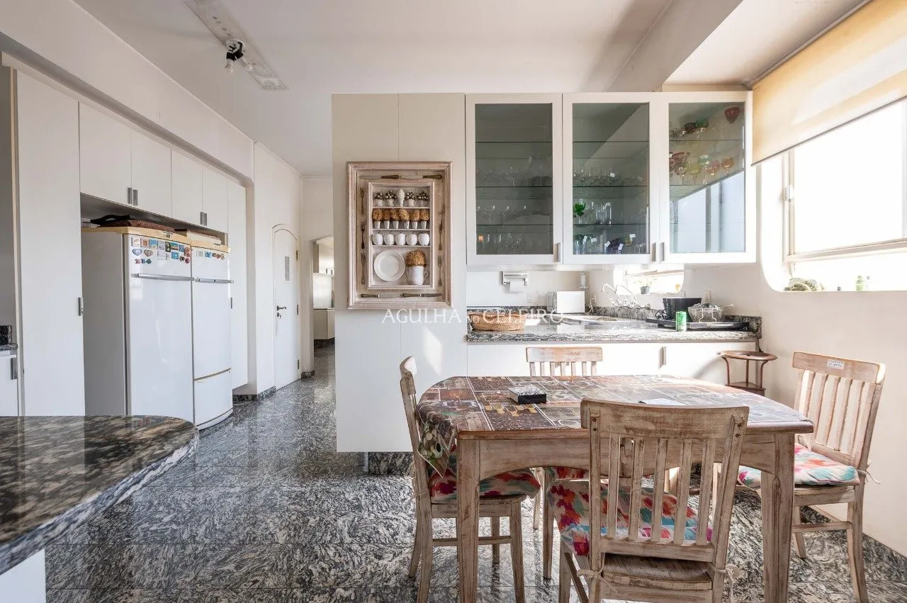 Apartamento amplo e com varanda para reforma na melhor rua do Jardim Paulista – 21158