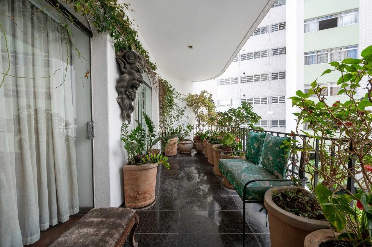 Apartamento amplo e com varanda para reforma na melhor rua do Jardim Paulista – 21158