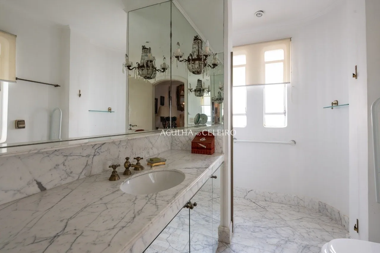 Apartamento amplo e com varanda para reforma na melhor rua do Jardim Paulista – 21158