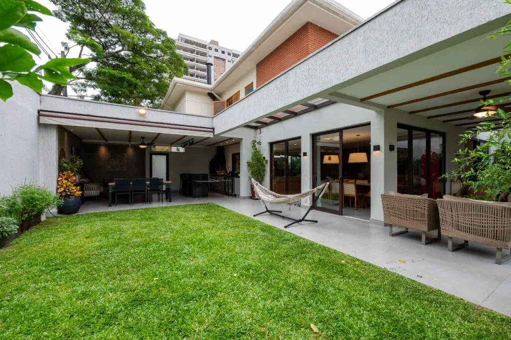 Casa com linda área externa à venda no Brooklin Novo. – 21217