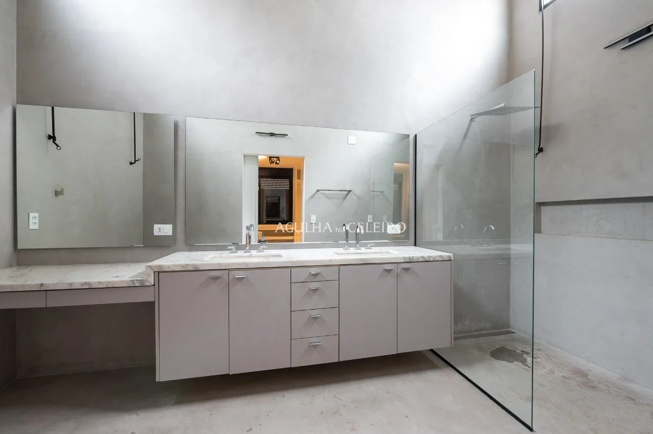 Casa contemporânea com alto padrão de segurança, muito verde e infinitas possibilidades para customizar do seu jeito. – 21259 - 21259 (30)