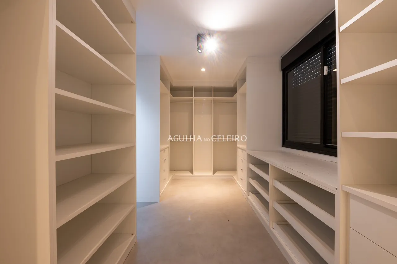 Casa contemporânea com alto padrão de segurança, muito verde e infinitas possibilidades para customizar do seu jeito. – 21259 - 21259 (29)