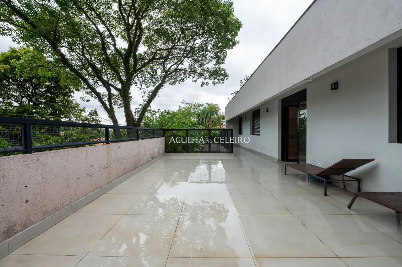 Casa contemporânea com alto padrão de segurança, muito verde e infinitas possibilidades para customizar do seu jeito. – 21259 - 21259 (32)