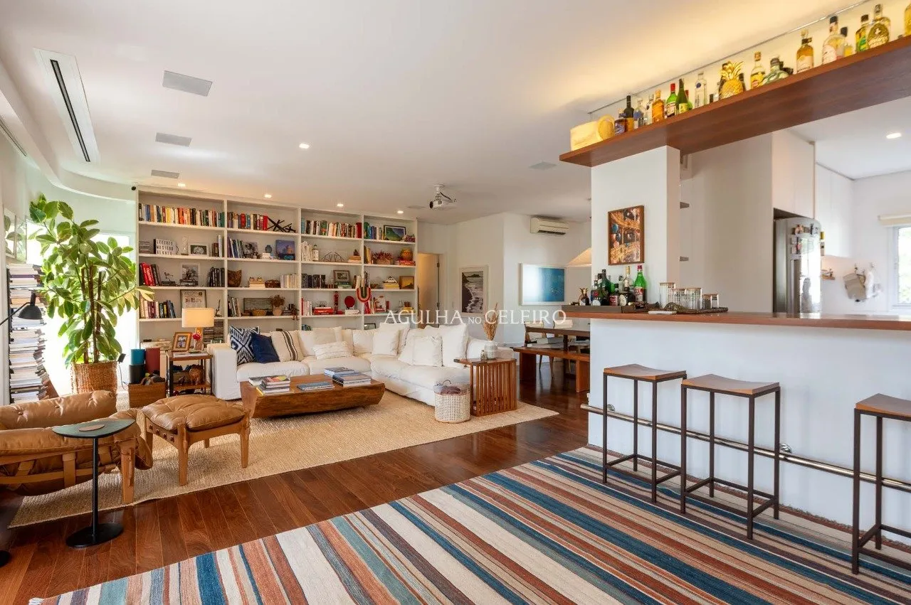 Apartamento com alma de casa em Alto de Pinheiros – 21291