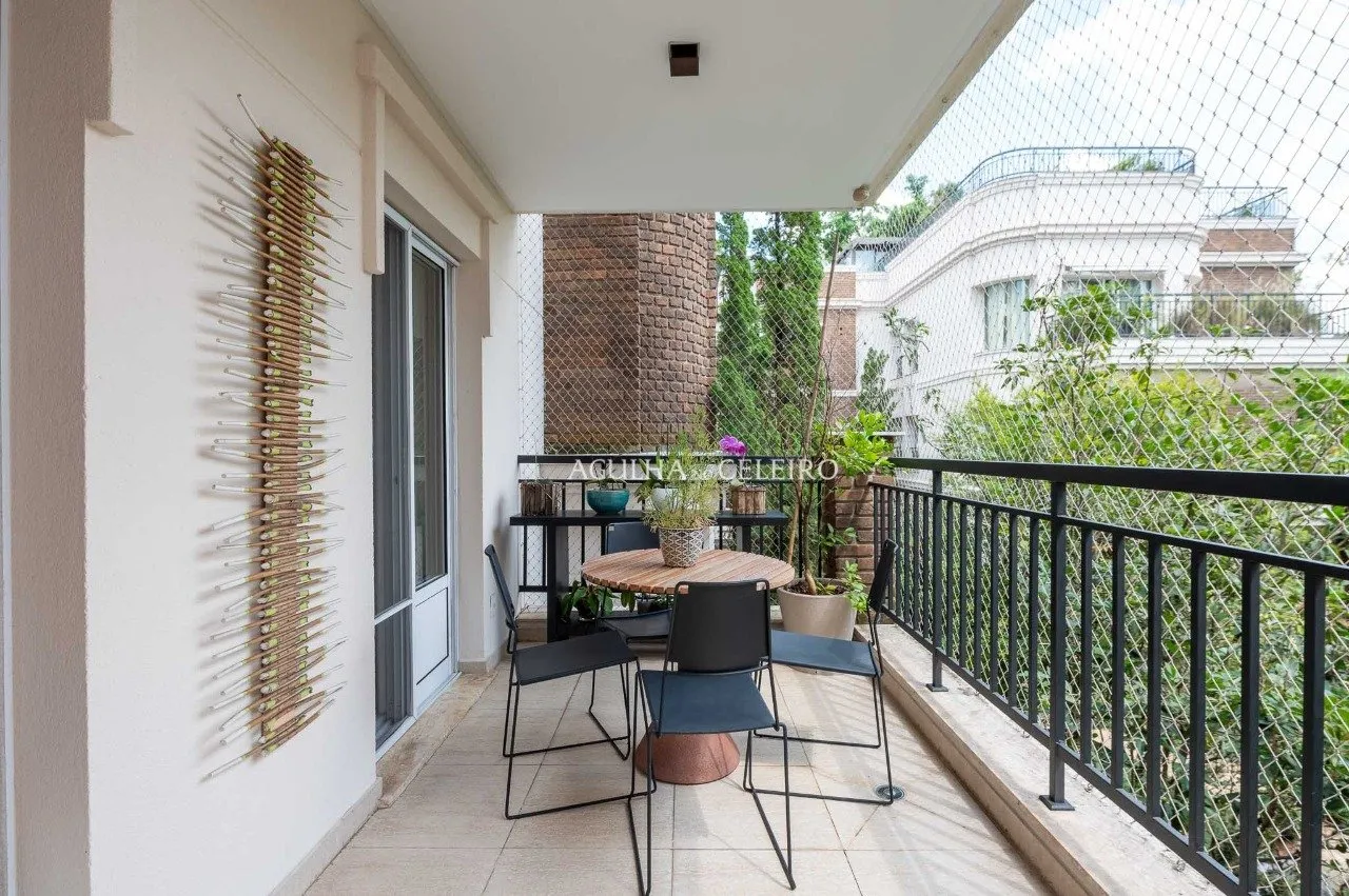 Apartamento com alma de casa em Alto de Pinheiros – 21291