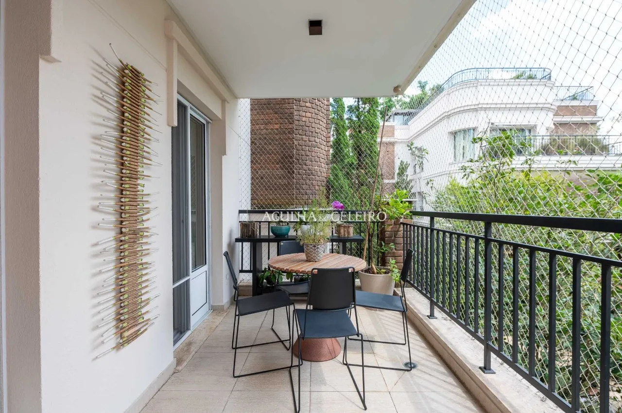 Apartamento com alma de casa em Alto de Pinheiros – 21291
