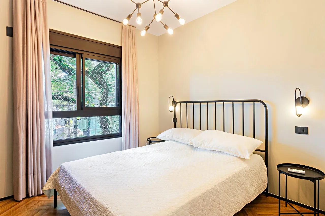 Apartamento reformado próximo ao Colégio São Luiz e Ibirapuera – 9159