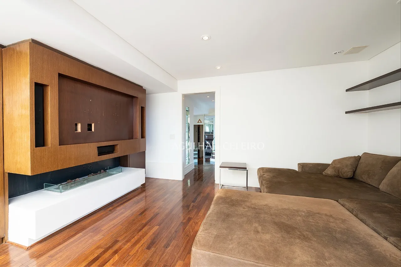 Cobertura a poucos passos do Parque do Ibirapuera – 9830