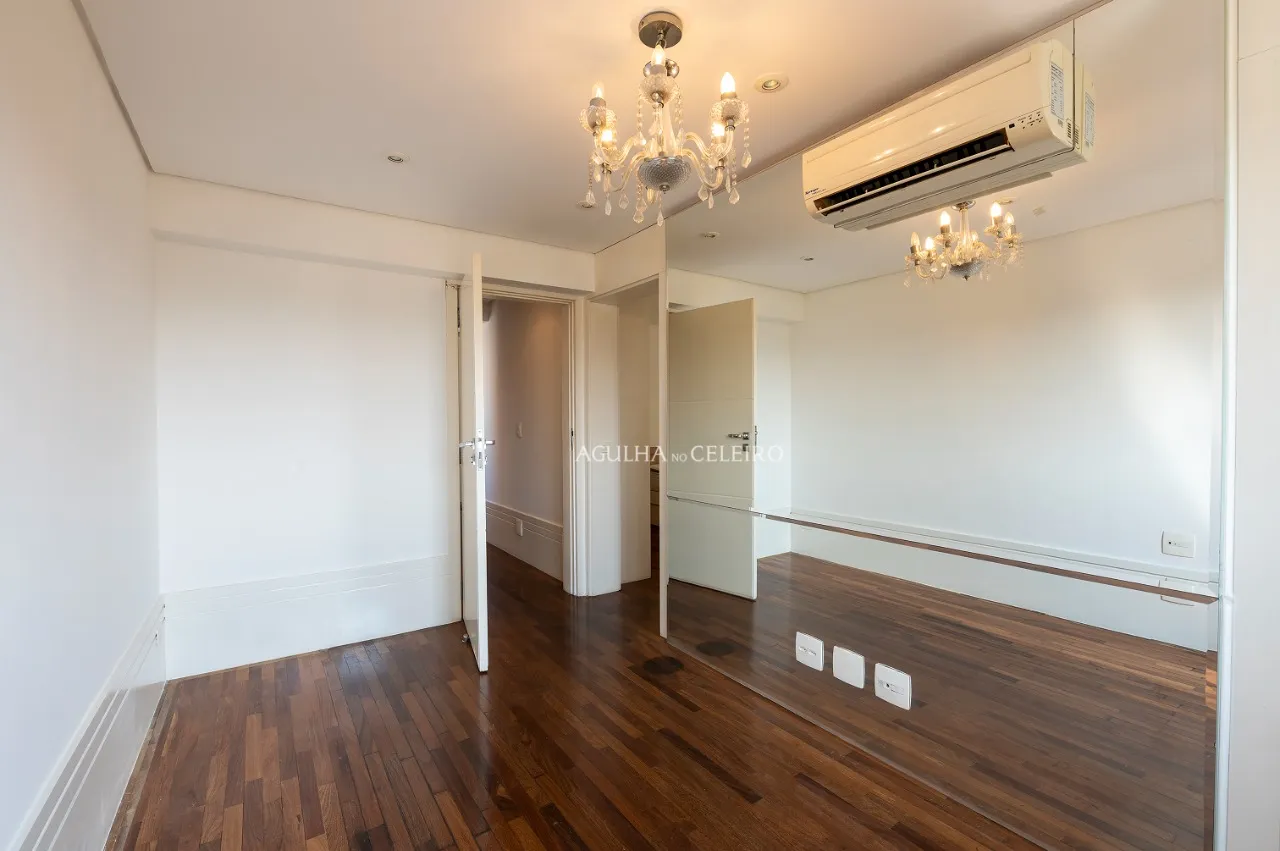 Cobertura a poucos passos do Parque do Ibirapuera – 9830