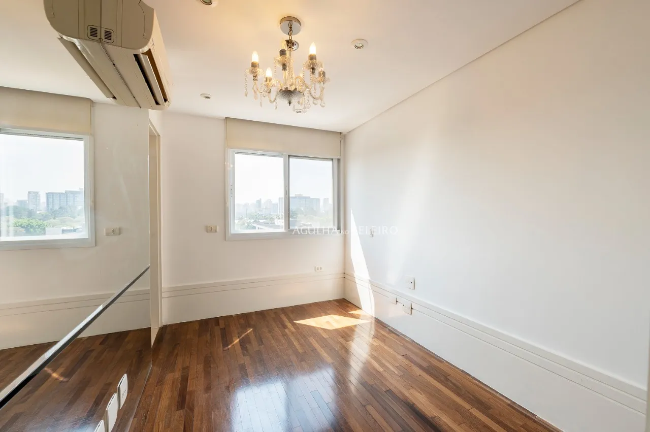 Cobertura a poucos passos do Parque do Ibirapuera – 9830