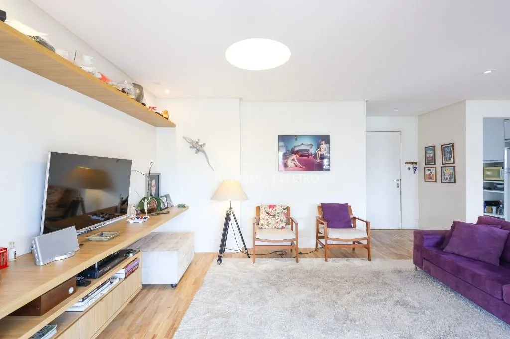 Apartamento em prédio moderno à venda no Itaim Bibi. – AP8378