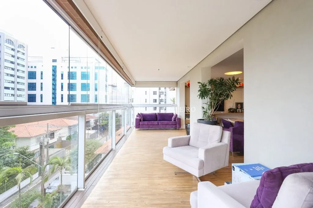 Apartamento em prédio moderno à venda no Itaim Bibi. – AP8378