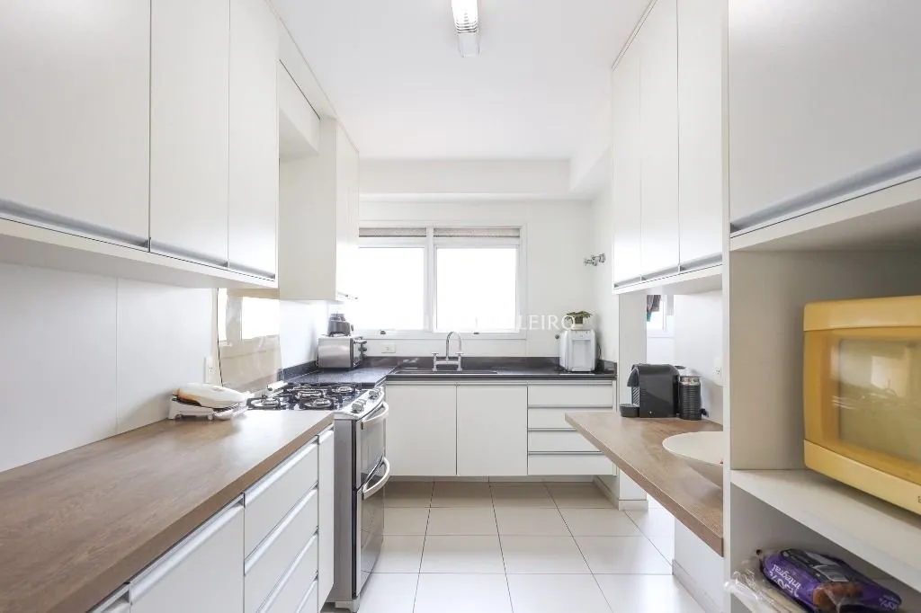 Apartamento em prédio moderno à venda no Itaim Bibi. – AP8378