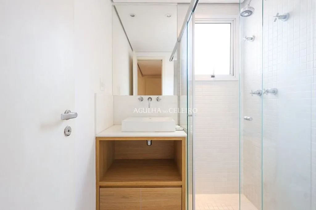 Apartamento em prédio moderno à venda no Itaim Bibi. – AP8378