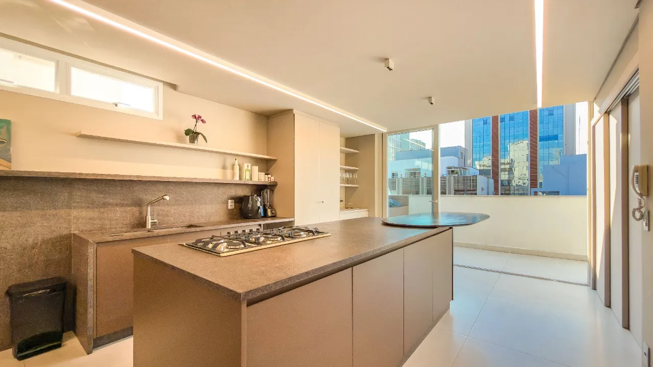 Belíssimo apartamento em andar alto na parte plana do Jardins, a poucos passos do Clube Paulistano e da Oscar Freire – AP8515