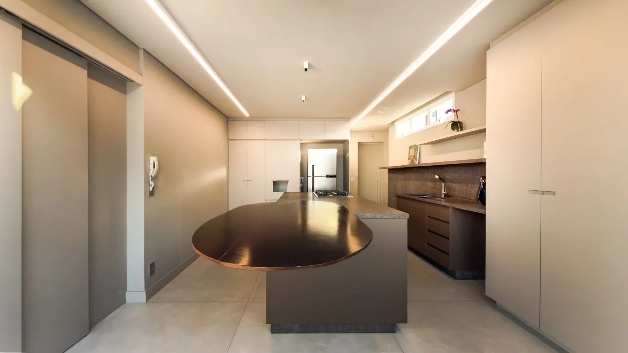 Belíssimo apartamento em andar alto na parte plana do Jardins, a poucos passos do Clube Paulistano e da Oscar Freire – AP8515