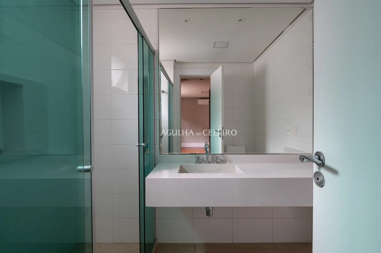 Casa de condomínio com jardim, piscina e terraço à venda no Brooklin Novo. – 17897