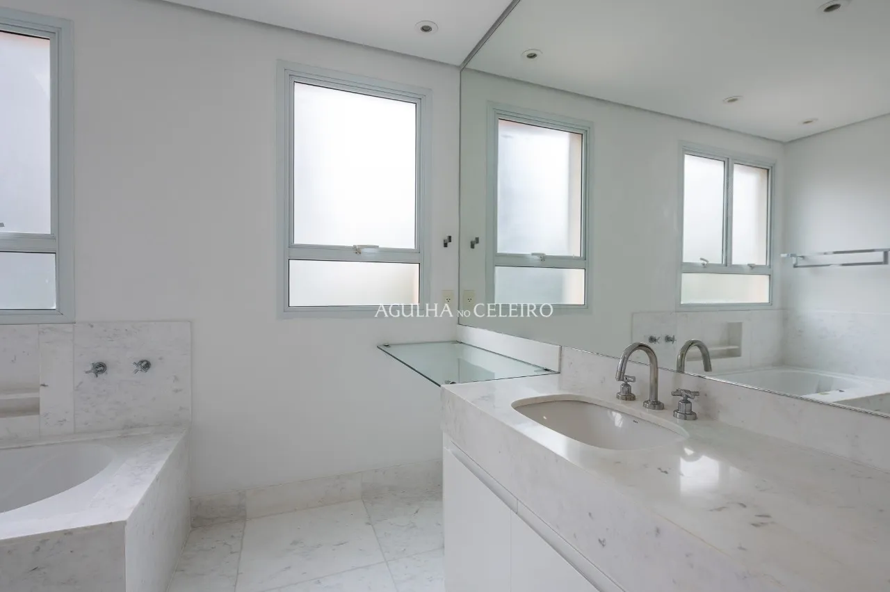 Um imóvel único, que combina espaço, elegância e localização privilegiada. – 19102