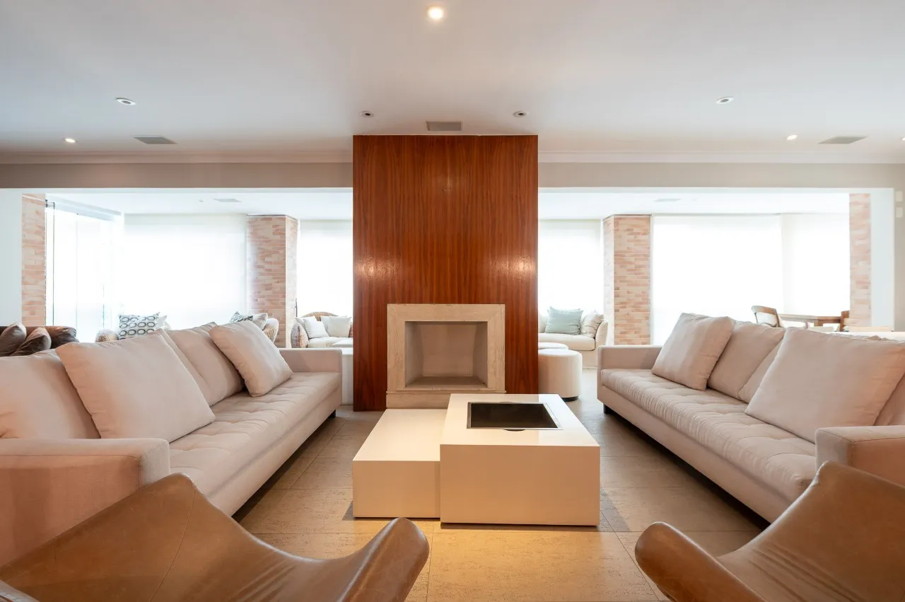 Um imóvel único, que combina espaço, elegância e localização privilegiada. – 19102