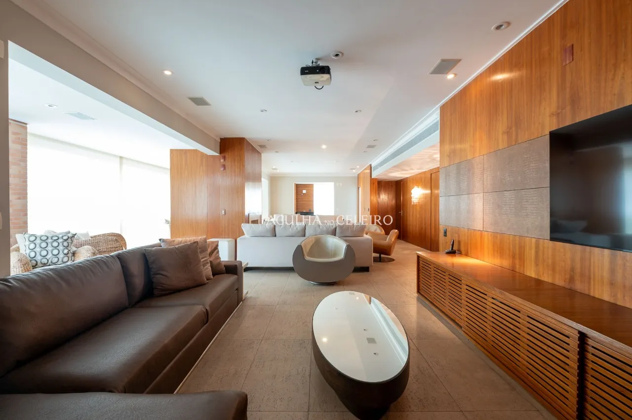 Um imóvel único, que combina espaço, elegância e localização privilegiada. – 19102