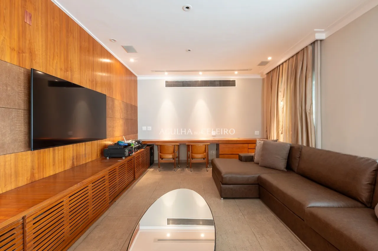 Um imóvel único, que combina espaço, elegância e localização privilegiada. – 19102