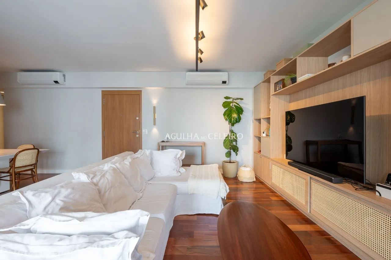 Apartamento em prédio novo à venda em Moema Pássaros. – 20784