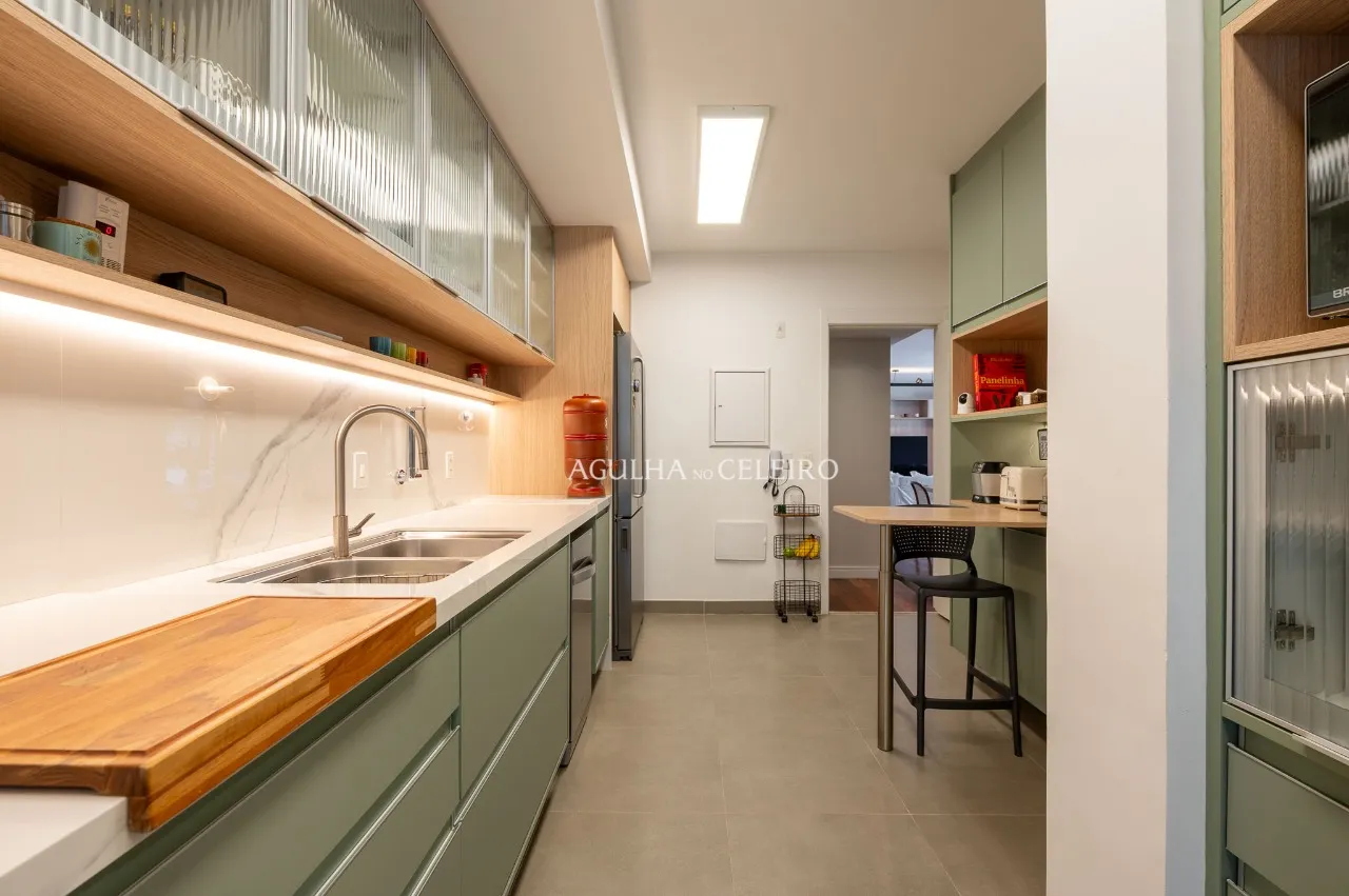 Apartamento em prédio novo à venda em Moema Pássaros. – 20784