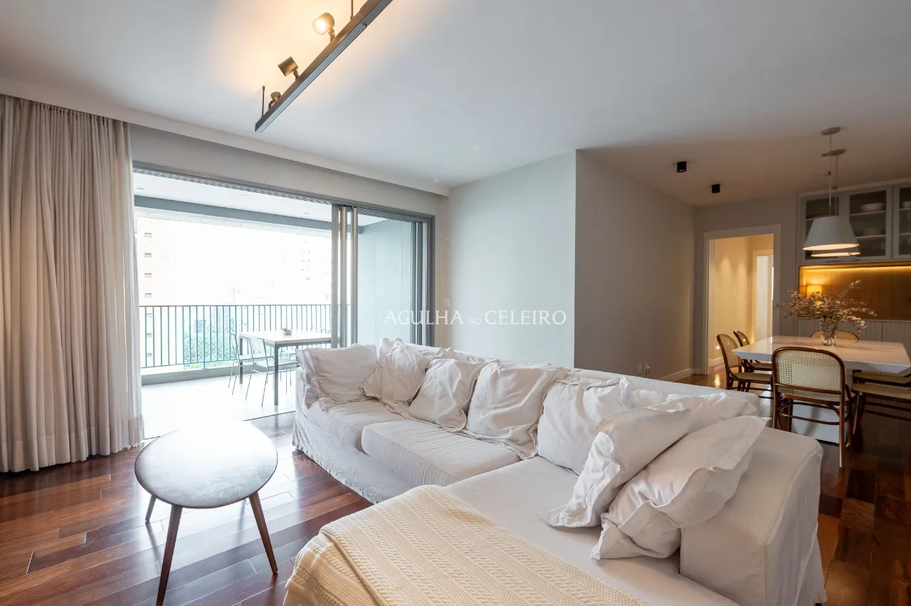 Apartamento em prédio novo à venda em Moema Pássaros. – 20784