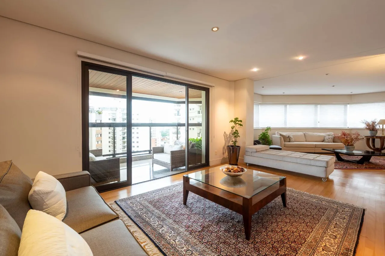 Apartamento com planta diferenciada na melhor localização do Campo Belo. – 20871